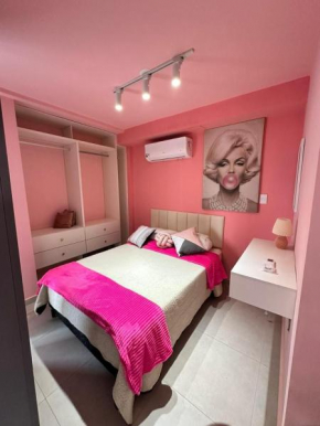 Studio Pink com ar, varanda, academia e piscina